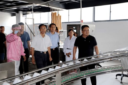 商丘市市場(chǎng)監(jiān)管局局長(zhǎng)戚征倫深入調(diào)研食品藥品經(jīng)營(yíng)企業(yè)許可驗(yàn)收及技術(shù)推廣服務(wù)工作